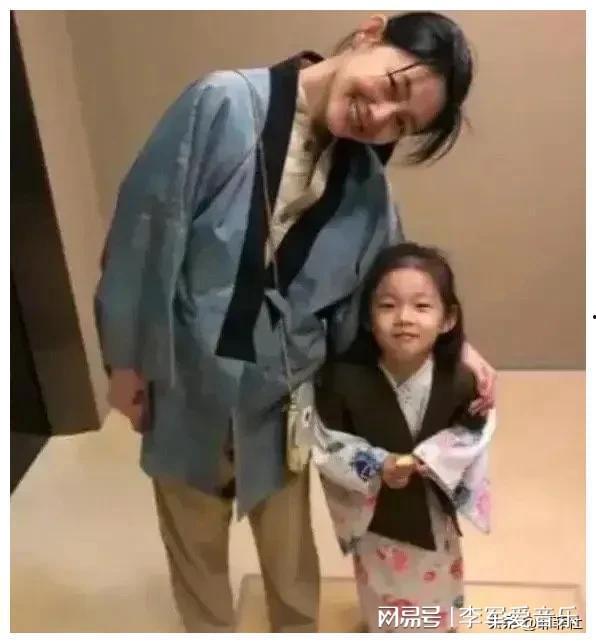 娱乐圈吃瓜菌,吃瓜菌带你揭秘幕后真相